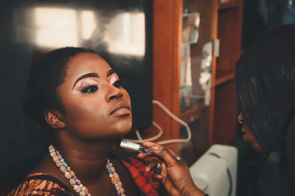 Guide ultime pour choisir les boucles d'oreilles en argent parfaites qui éleveront votre look de soirée